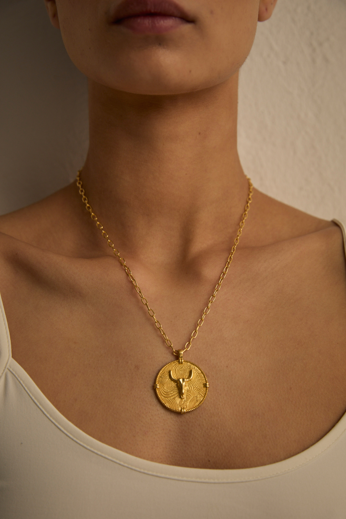 BULLI GOLDEN NECKLACE